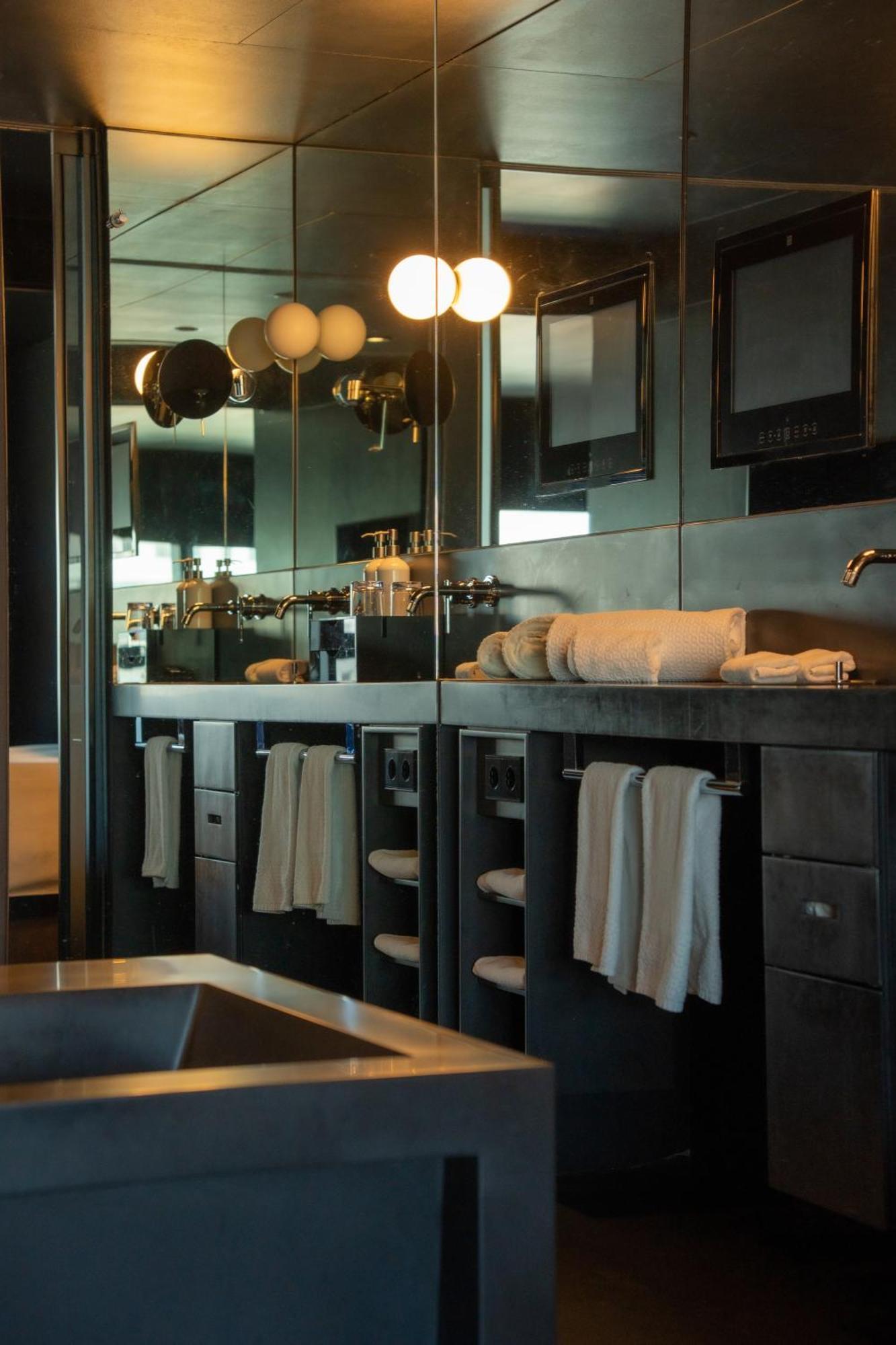 Hotel So/